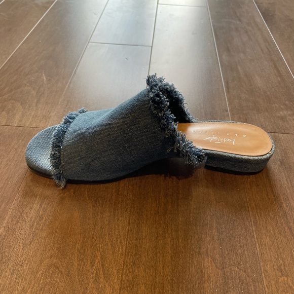 Lord & Taylor Denim Flat Mules Size 7.5 - Picture 2 of 4